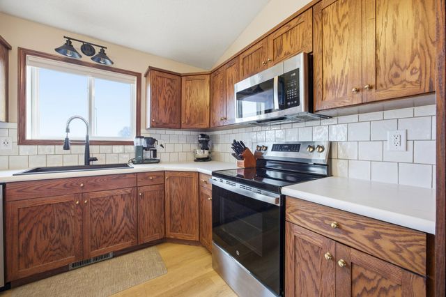 3900 13th Street S, Moorhead, MN 56560