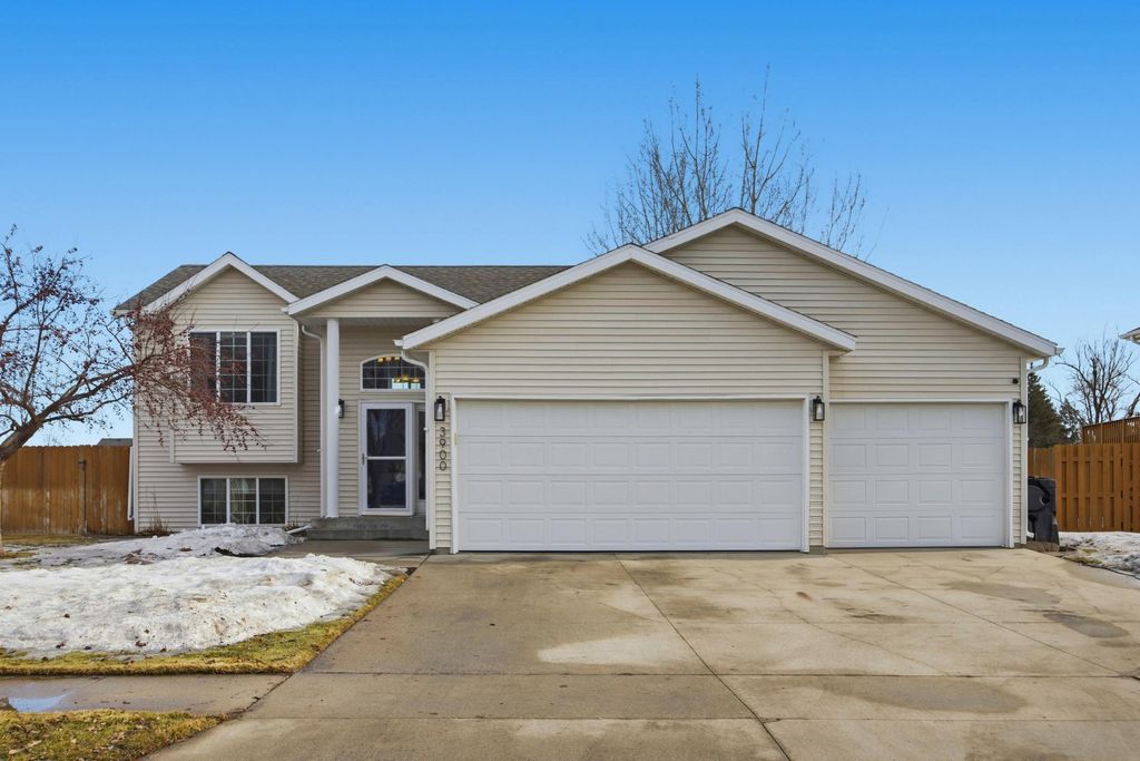 3900 13th Street S, Moorhead, MN 56560