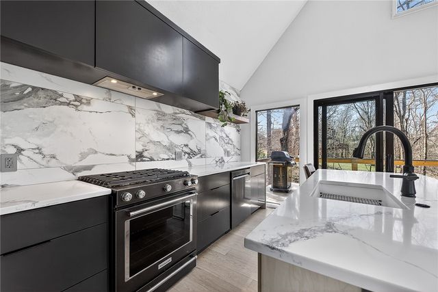 1701 NW 3rd Street, Bentonville, AR 72712