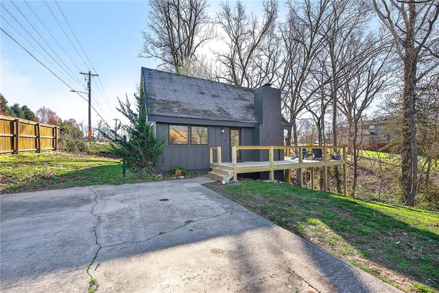 1701 NW 3rd Street, Bentonville, AR 72712