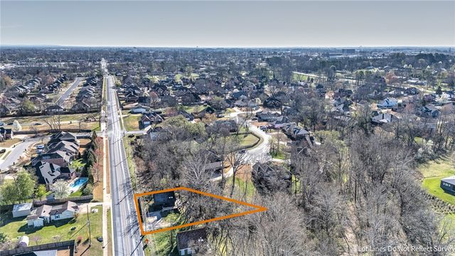 1701 NW 3rd Street, Bentonville, AR 72712