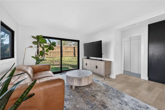 1701 NW 3rd Street, Bentonville, AR 72712