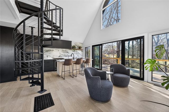 1701 NW 3rd Street, Bentonville, AR 72712