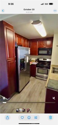 21550 Burbank, Woodland Hills, CA 91367