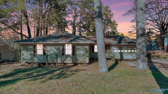 5009 Rickwood Court NW, Huntsville, AL 35810