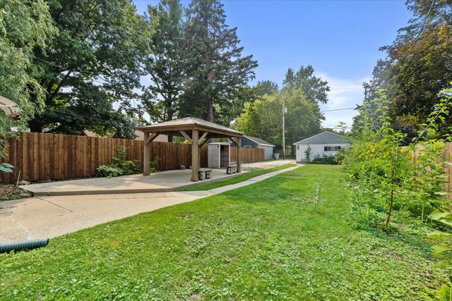 3745 S Whitnall AVENUE, Milwaukee, WI 53207