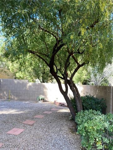 122 Broken Putter Way, Las Vegas, NV 89148