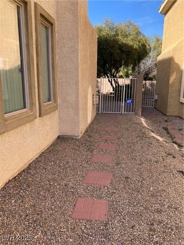 122 Broken Putter Way, Las Vegas, NV 89148
