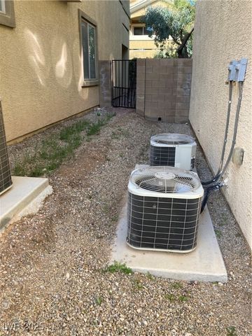 122 Broken Putter Way, Las Vegas, NV 89148