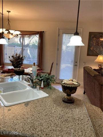 122 Broken Putter Way, Las Vegas, NV 89148