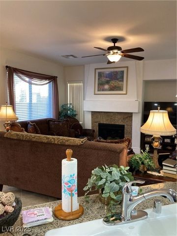 122 Broken Putter Way, Las Vegas, NV 89148