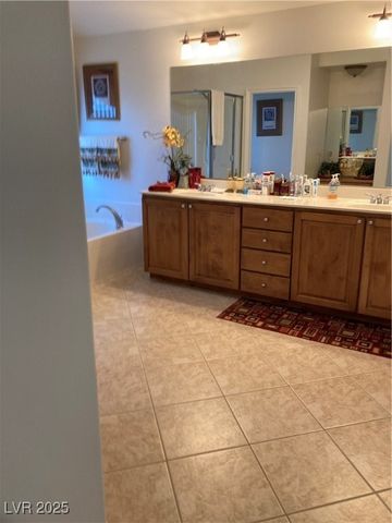 122 Broken Putter Way, Las Vegas, NV 89148