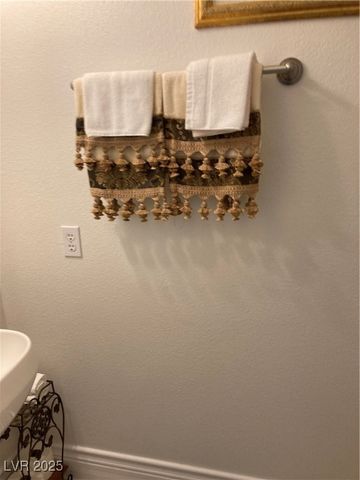 122 Broken Putter Way, Las Vegas, NV 89148