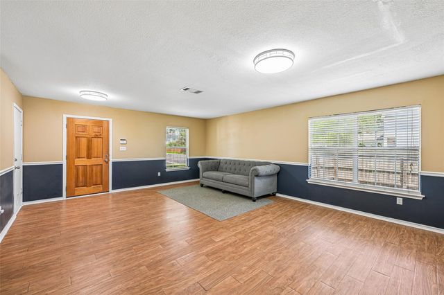 401 Emerald Fields LN, Kyle, TX 78640