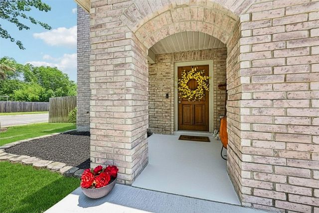 401 Emerald Fields LN, Kyle, TX 78640