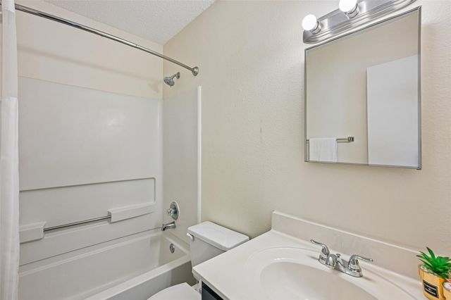 401 Emerald Fields LN, Kyle, TX 78640