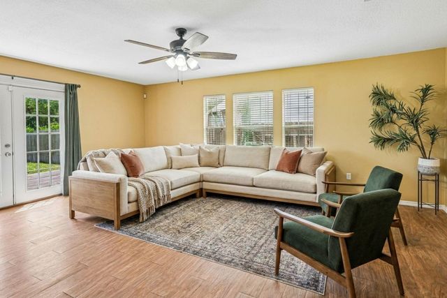 401 Emerald Fields LN, Kyle, TX 78640