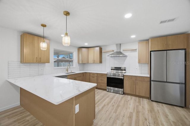7520 20TH STREET N, St Petersburg, FL 33702