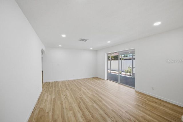 7520 20TH STREET N, St Petersburg, FL 33702