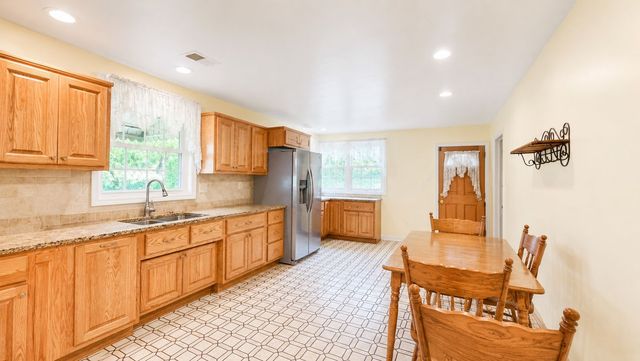 2843 Leechburg ROAD, Lower Burrell, PA 15068