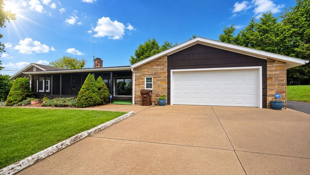 2843 Leechburg ROAD, Lower Burrell, PA 15068