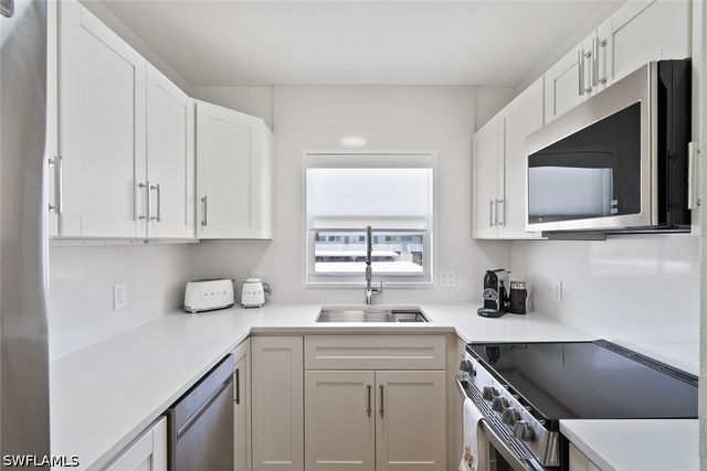410 Broad AVE S H410, Naples, FL 34102