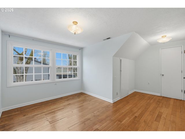 411 N ELM St, Canby, OR 97013