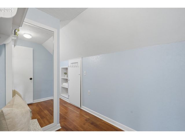 411 N ELM St, Canby, OR 97013