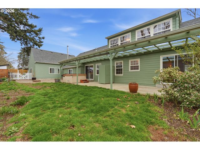 411 N ELM St, Canby, OR 97013