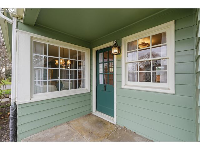 411 N ELM St, Canby, OR 97013