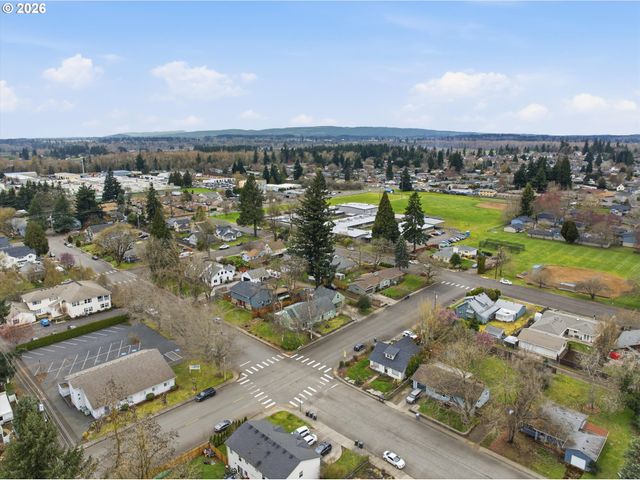 411 N ELM St, Canby, OR 97013