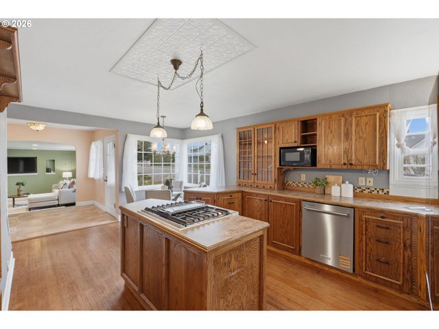 411 N ELM St, Canby, OR 97013