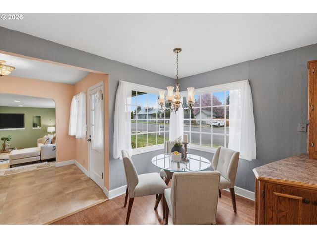 411 N ELM St, Canby, OR 97013