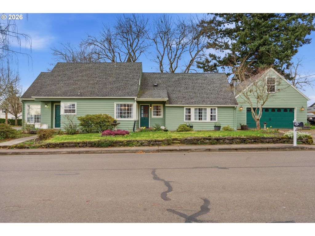 411 N ELM St, Canby, OR 97013