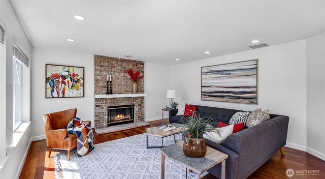 1734 Ilwaco Avenue NE, Renton, WA 98059