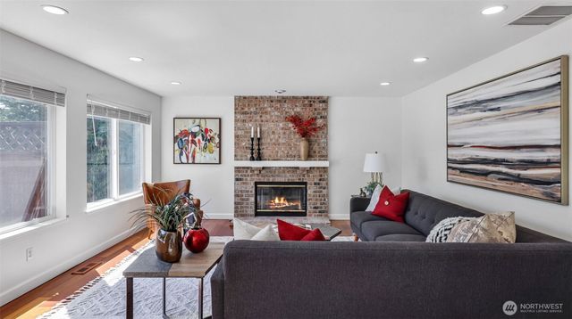 1734 Ilwaco Avenue NE, Renton, WA 98059