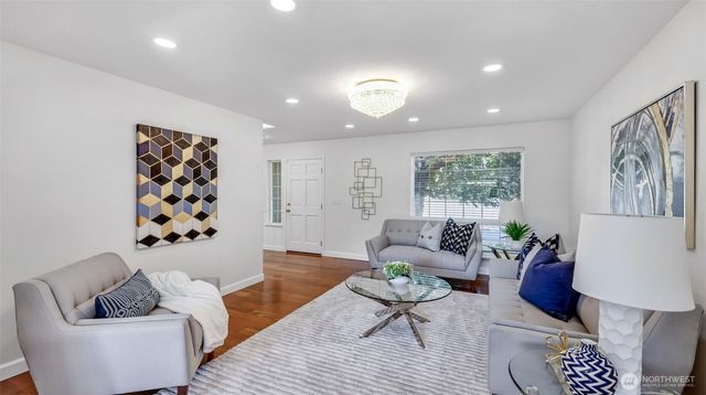 1734 Ilwaco Avenue NE, Renton, WA 98059