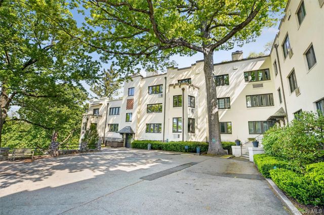 15 Beechtree Lane 1D, Bronxville, NY 10708