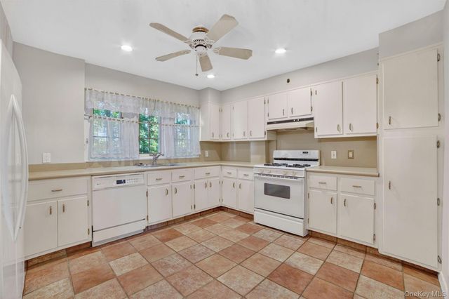 15 Beechtree Lane 1D, Bronxville, NY 10708
