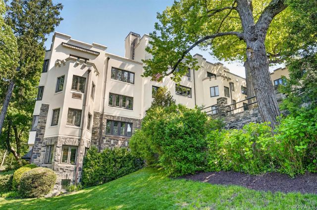 15 Beechtree Lane 1D, Bronxville, NY 10708