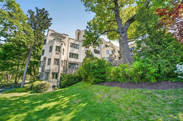 15 Beechtree Lane 1D, Bronxville, NY 10708