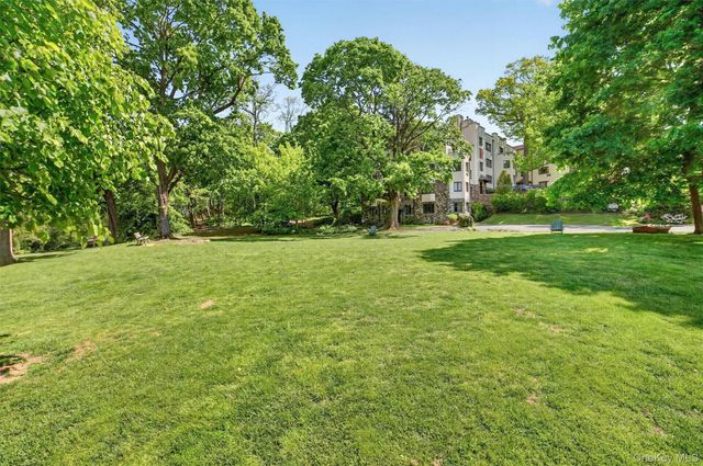 15 Beechtree Lane 1D, Bronxville, NY 10708