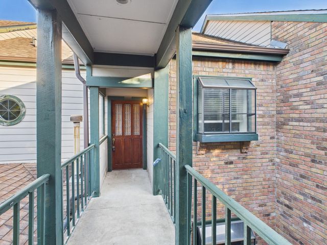 1741 Spyglass DR 1-323, Austin, TX 78746