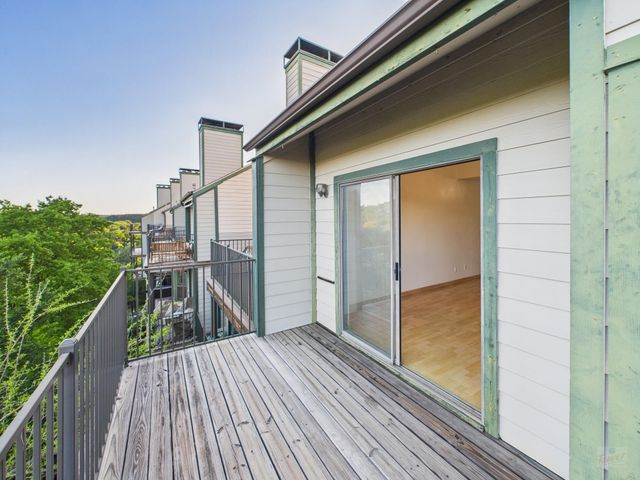 1741 Spyglass DR 1-323, Austin, TX 78746