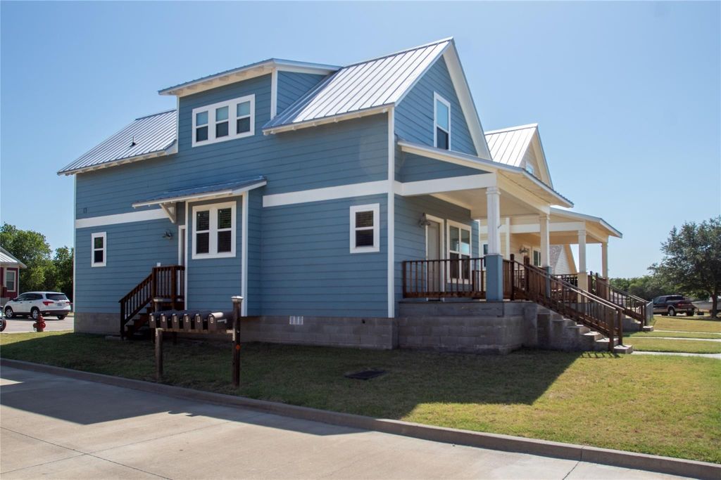 1804 SW Barnard Street, Glen Rose, TX 76043