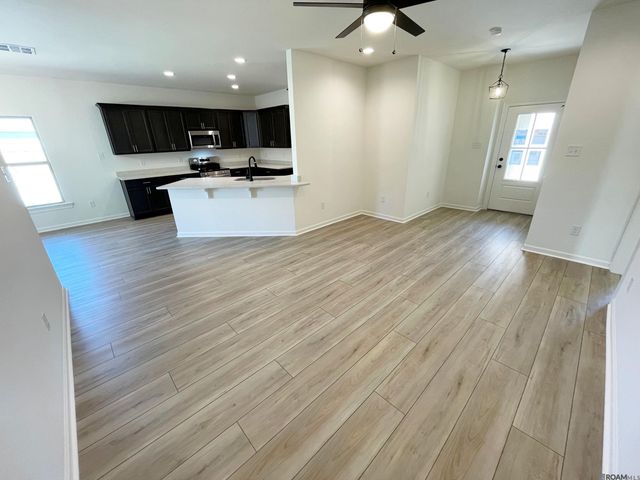 32647 Flower Tree Ct, Walker, LA 70785