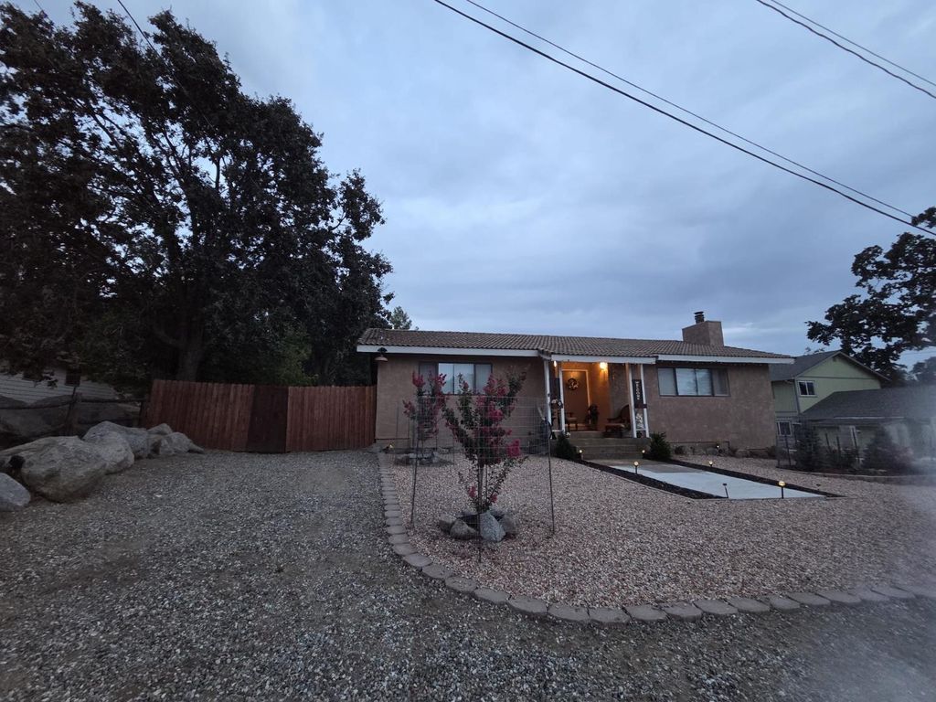 Image 2 of property listing at 17820 Hambletonian Drive, Tehachapi, CA 93561
