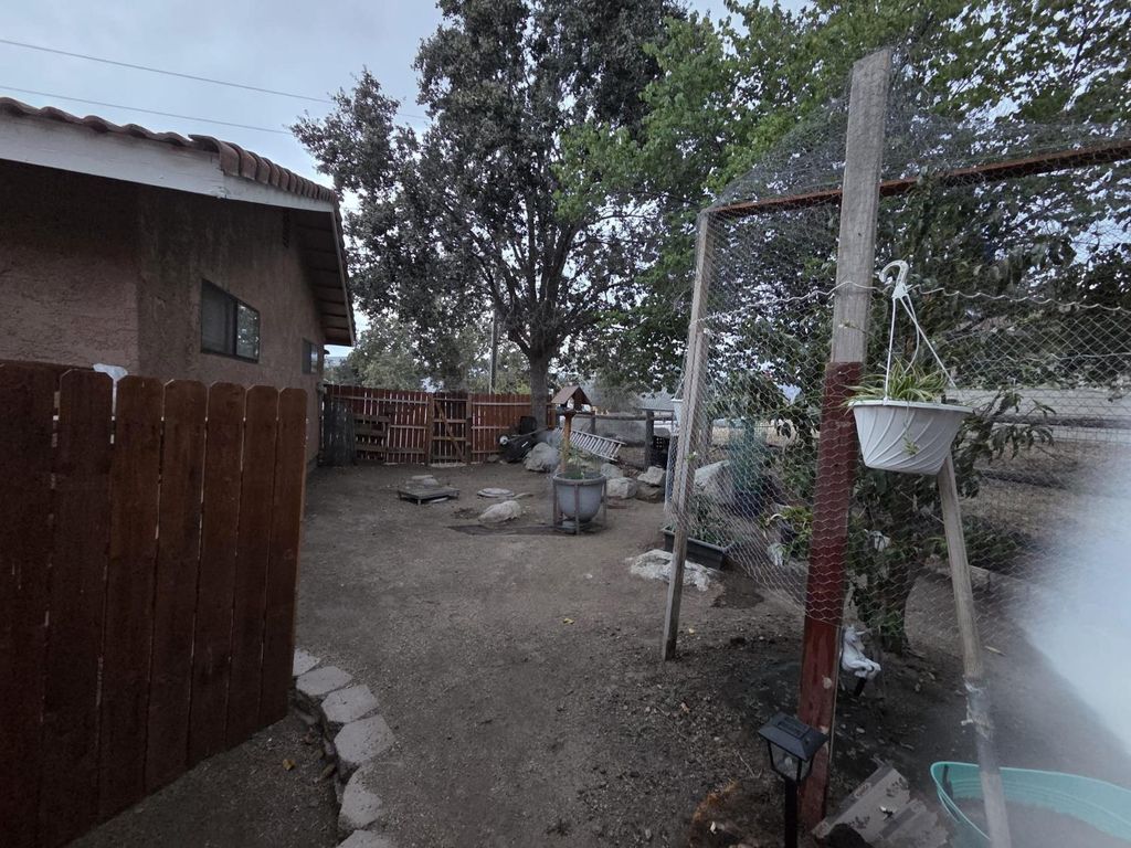 Image 7 of property listing at 17820 Hambletonian Drive, Tehachapi, CA 93561