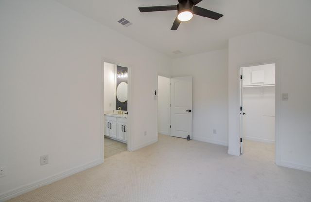 206 Cedar Creek Court, Pinehurst, TX 77362