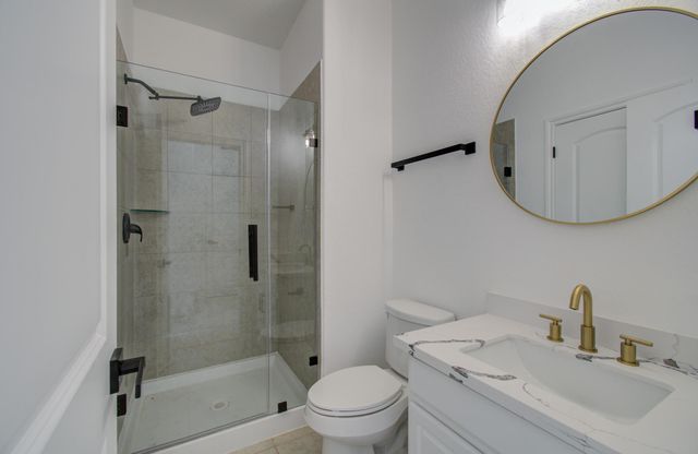 206 Cedar Creek Court, Pinehurst, TX 77362